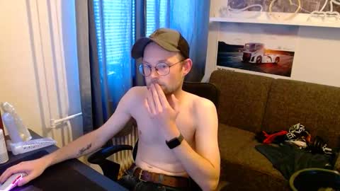 Snapshot of _whoisthatguy_ chatting on 06-10-26, 06:29 _whoisthatguy_ online show from 06-10-26, 06:29
