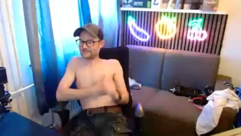 Snapshot of _whoisthatguy_ chatting on 06-20-26, 02:09 _whoisthatguy_ online show from 06-20-26, 02:09