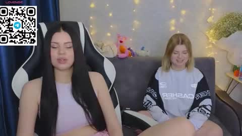 Snapshot of _wifi_ chatting on 03-05-26, 04:36 Fiona and Wayne online show from 03-05-26, 04:36