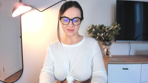 Snapshot of _worlin_ chatting on 12-11-24, 11:19 Nika online show from 12-11-24, 11:19