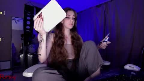 Snapshot of _yourwetdreams_ chatting on 09-29-25, 04:56 Roxy online show from 09-29-25, 04:56