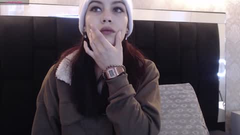 Yuyi online show from 01-07-25, 11:05