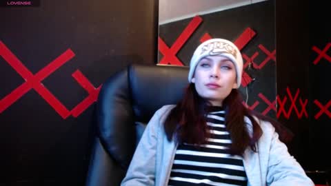 Yuyi online show from 01-14-25, 11:10