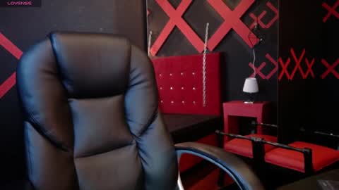 Yuyi online show from 01-17-25, 11:17