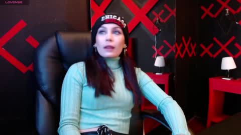 Yuyi online show from 01-24-25, 11:15