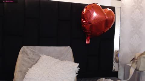 Yuyi online show from 02-16-25, 05:26