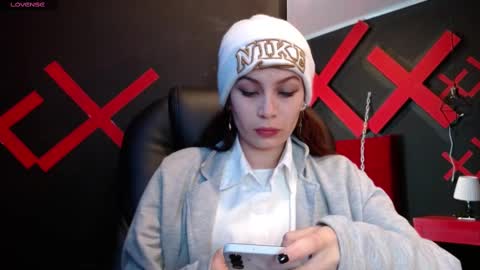 Yuyi online show from 03-10-25, 10:59