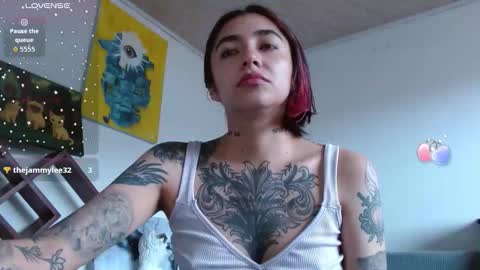 Snapshot of _zoebakers chatting on 11-06-25, 04:30 Zoe online show from 11-06-25, 04:30