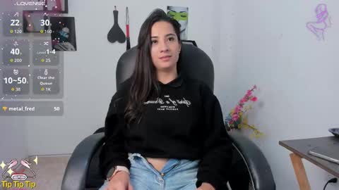 Snapshot of _zoewright chatting on 10-15-25, 03:39 Zoe online show from 10-15-25, 03:39