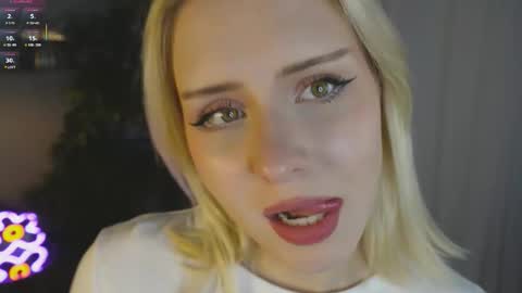 Snapshot of a_avine chatting on 10-17-25, 02:30 Molly online show from 10-17-25, 02:30
