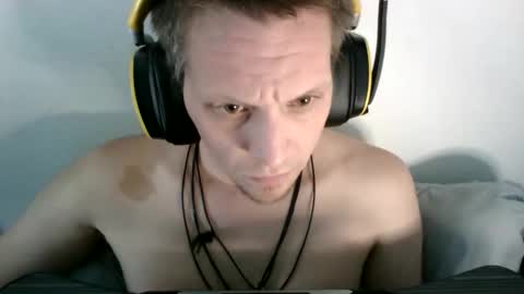 A Bored Dragon online show from 12-18-25, 06:58