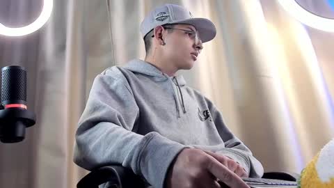 alejo online show from 02-05-25, 04:16