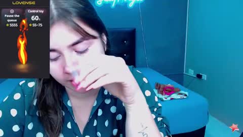 Snapshot of aabby_lee chatting on 12-30-24, 12:31 Abby Lee online show from 12-30-24, 12:31