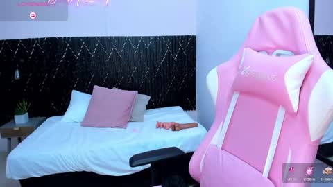 Snapshot of aabby_lee chatting on 02-23-25, 09:37 Abby Lee online show from 02-23-25, 09:37