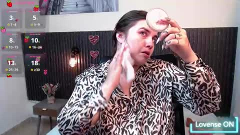 Snapshot of aabby_lee chatting on 09-18-25, 08:33 Abby Lee online show from 09-18-25, 08:33