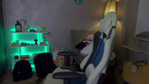 Snapshot of aalexxxxxx chatting on 02-02-25, 04:59 Alex online show from 02-02-25, 04:59