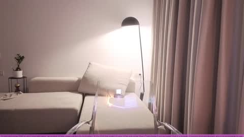 Snapshot of aalliyahh chatting on 10-04-25, 08:18 Fren online show from 10-04-25, 08:18