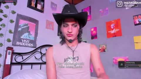 Snapshot of aaron_darkus chatting on 01-08-25, 06:52 Aaron online show from 01-08-25, 06:52