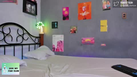 Snapshot of aaron_darkus chatting on 01-28-25, 11:07 Aaron online show from 01-28-25, 11:07