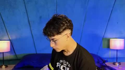 Aaron Ezequiel online show from 11-26-25, 11:17