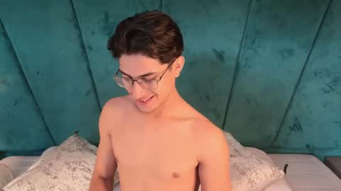 Aaron Ezequiel online show from 04-22-26, 05:03