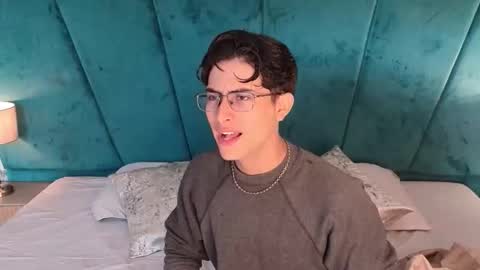 Aaron Ezequiel online show from 04-24-26, 04:42