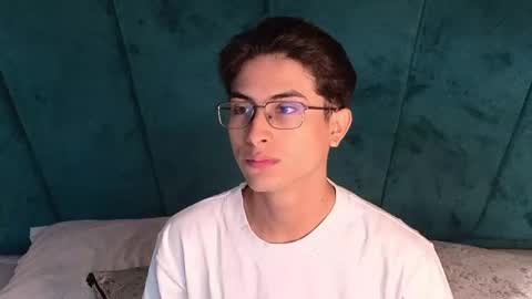 Aaron Ezequiel online show from 04-26-26, 12:36