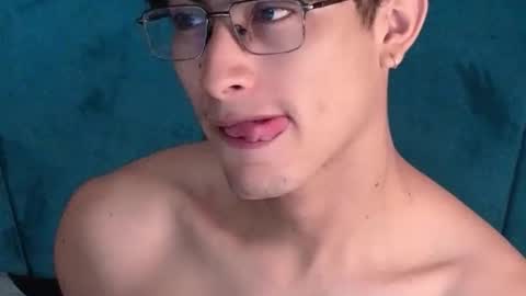 Aaron Ezequiel online show from 05-08-26, 02:33