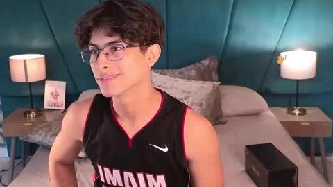 Aaron Ezequiel online show from 05-16-26, 12:37