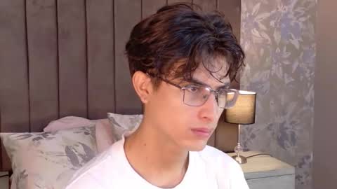 Aaron Ezequiel online show from 05-19-26, 02:56