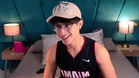 Aaron Ezequiel online show from 05-22-26, 01:50