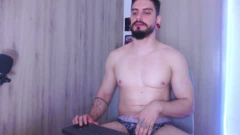 Snapshot of aaron_kwok28 chatting on 10-19-25, 02:01 Aaron kwok online show from 10-19-25, 02:01