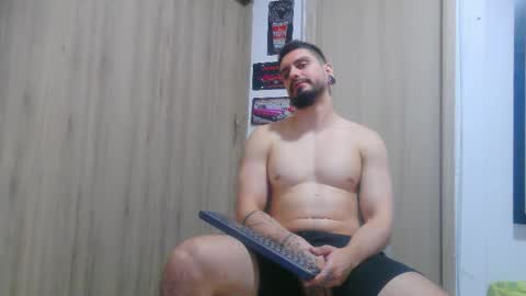 Snapshot of aaron_kwok28 chatting on 11-08-25, 03:39 Aaron kwok online show from 11-08-25, 03:39