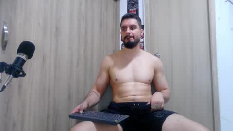 Snapshot of aaron_kwok28 chatting on 11-11-25, 01:38 Aaron kwok online show from 11-11-25, 01:38