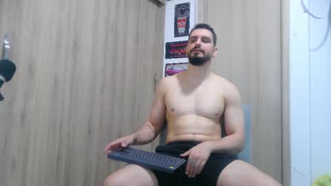 Snapshot of aaron_kwok28 chatting on 11-15-25, 11:32 Aaron kwok online show from 11-15-25, 11:32