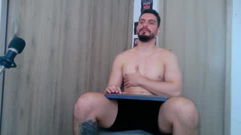 Snapshot of aaron_kwok28 chatting on 11-16-25, 09:20 Aaron kwok online show from 11-16-25, 09:20