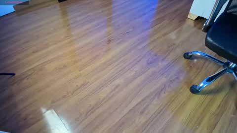 Snapshot of aaron_whitee chatting on 01-08-25, 08:39 Aaron online show from 01-08-25, 08:39