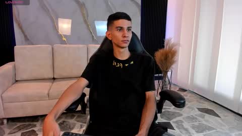 Snapshot of aaron_whitee chatting on 03-03-26, 08:37 Aaron online show from 03-03-26, 08:37