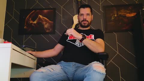 Snapshot of aaronbomer chatting on 02-07-25, 06:24 Aaron online show from 02-07-25, 06:24