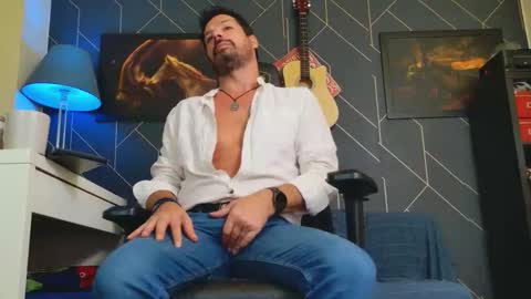 Snapshot of aaronbomer chatting on 10-09-25, 05:22 Aaron online show from 10-09-25, 05:22