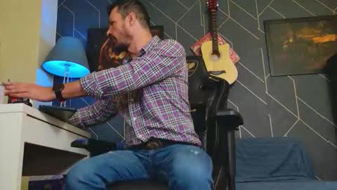 Snapshot of aaronbomer chatting on 10-20-25, 04:13 Aaron online show from 10-20-25, 04:13