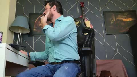 Snapshot of aaronbomer chatting on 12-03-25, 08:00 Aaron online show from 12-03-25, 08:00