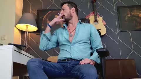 Snapshot of aaronbomer chatting on 12-21-25, 02:13 Aaron online show from 12-21-25, 02:13