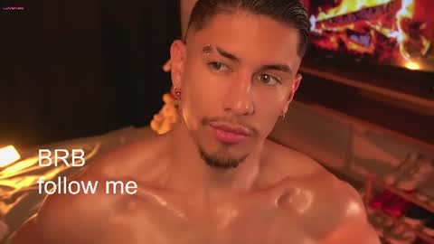Snapshot of aaronfox_ chatting on 06-17-26, 12:57 AARON online show from 06-17-26, 12:57