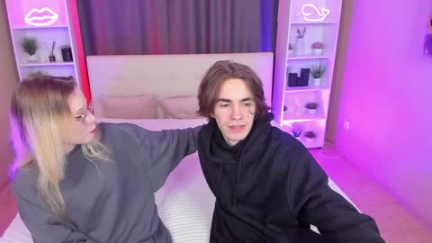 Snapshot of aataraxx chatting on 12-22-24, 08:27 Fiona and Harry online show from 12-22-24, 08:27