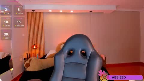 Abbie Edmond  online show from 02-19-25, 04:23