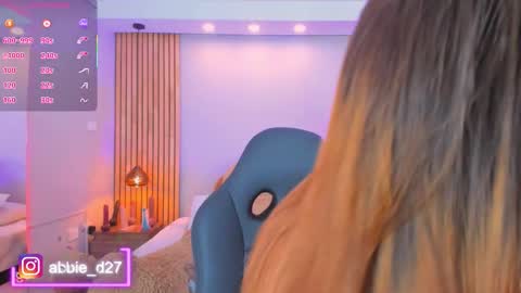 Abbie Edmond  online show from 10-12-25, 04:00