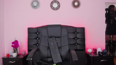 Snapshot of abbigaiil_fuster_ chatting on 02-18-25, 11:00 Abbigail Fuster online show from 02-18-25, 11:00