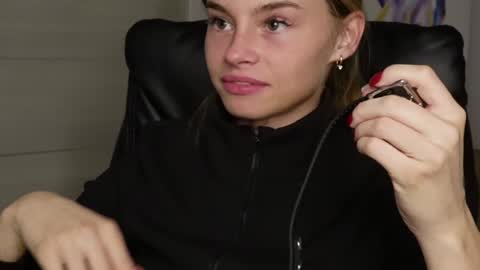 Snapshot of abby_laker chatting on 12-14-24, 09:56 ABBY LAKER online show from 12-14-24, 09:56