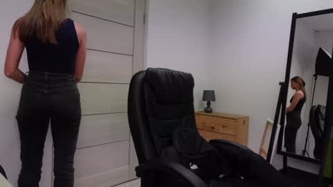 Snapshot of abby_laker chatting on 12-29-24, 02:17 ABBY LAKER online show from 12-29-24, 02:17